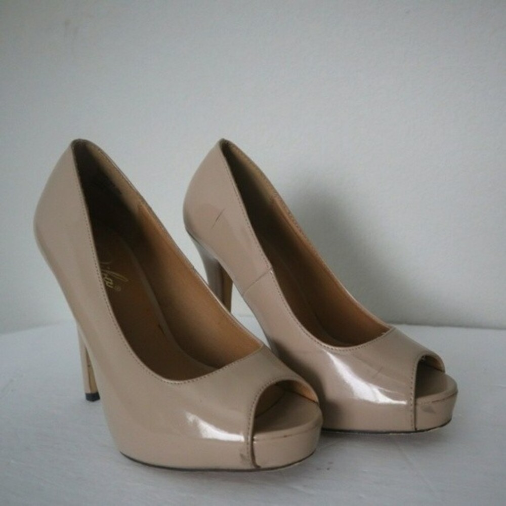 Diba London Open Toe Pumps Size 7.5M